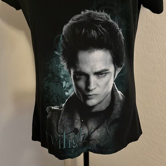 Twilight Edward Movie Black Pullover Graphic Shirt Casual Goth Vampire Emo - Picture 4 of 10